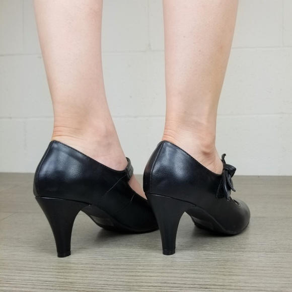 Closed Toe Low Mid Heel Bow Strap Dress Pump - Picture 7 of 8